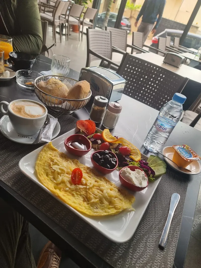 صورة 3 من Crystal : Café & Restaurant