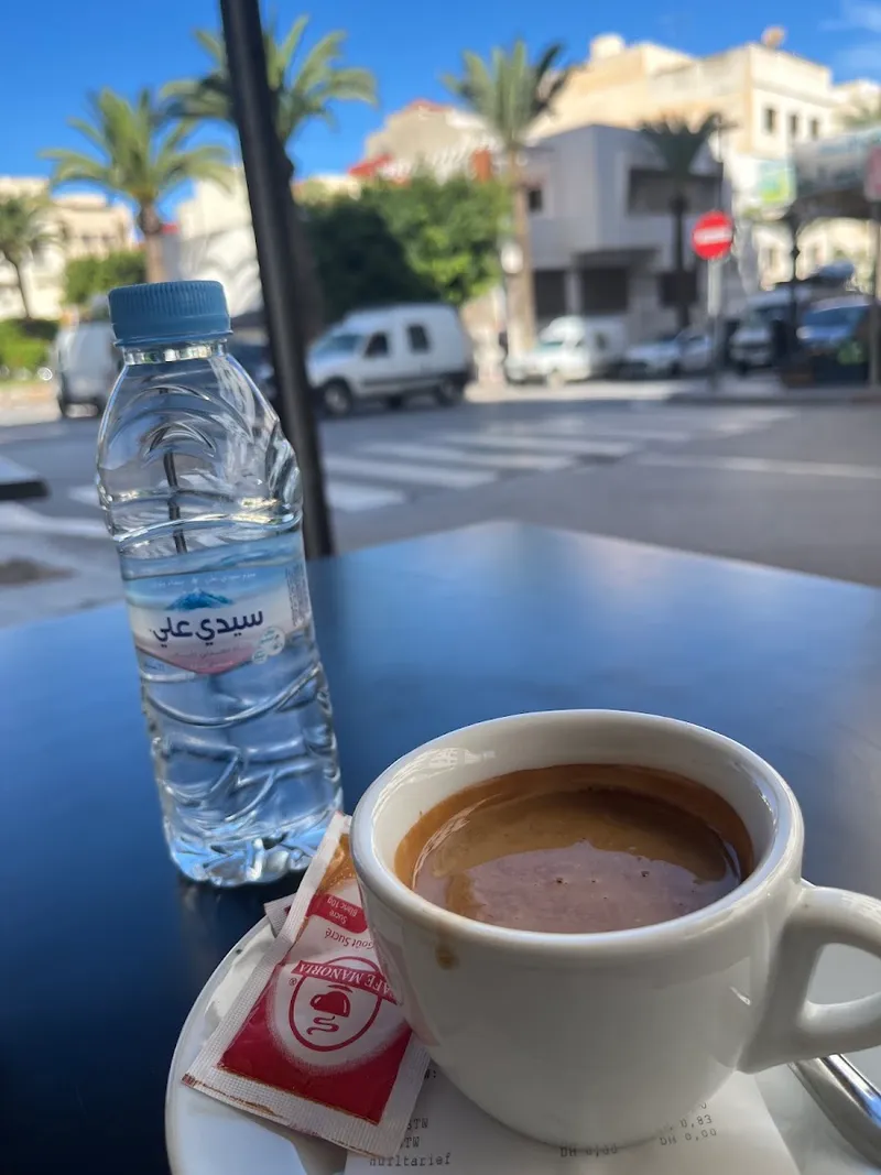 Photo 2 de HTH cafe T