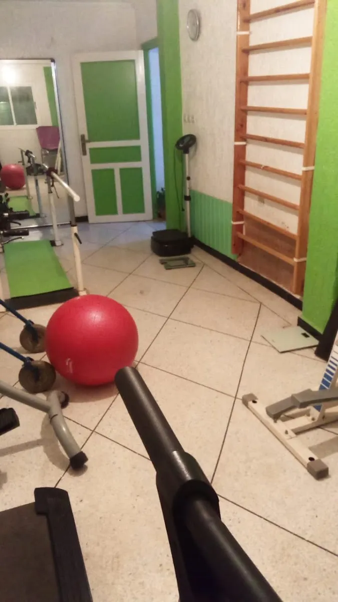 Photo 1 de Cabinet de kinésithérapie et physiothérapie '' kinesitherapeute Imane Mouzouri'' الترويض الطبي،العلاج الفزيائي و الحجامة
