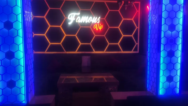 صورة 2 من Famous Lounge