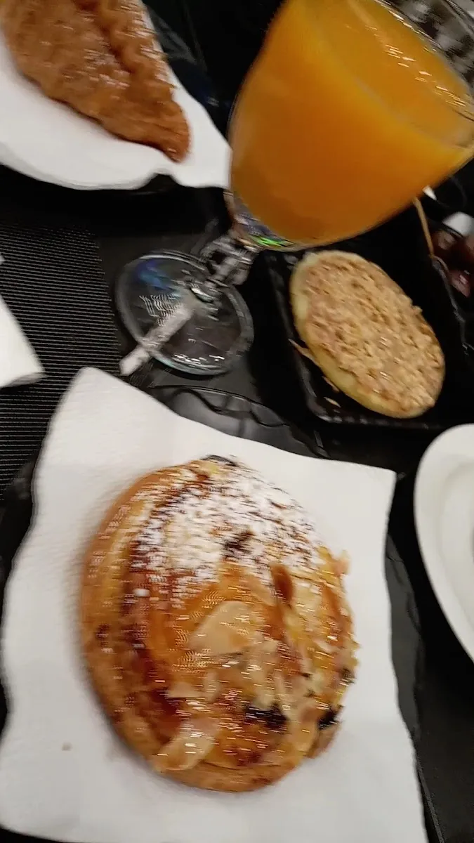 صورة 3 من Cafe Housni