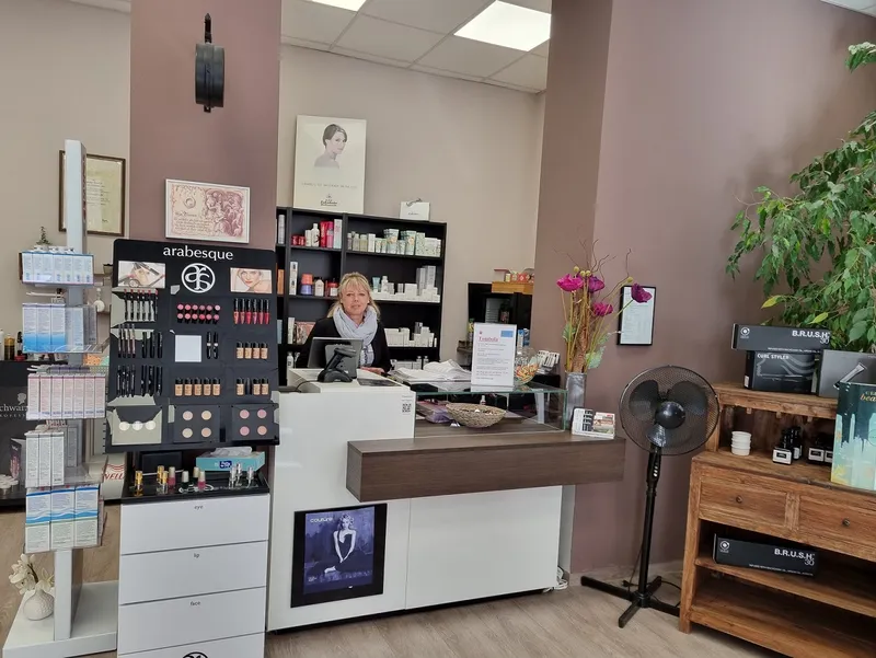 صورة 1 من Salon Haarzone