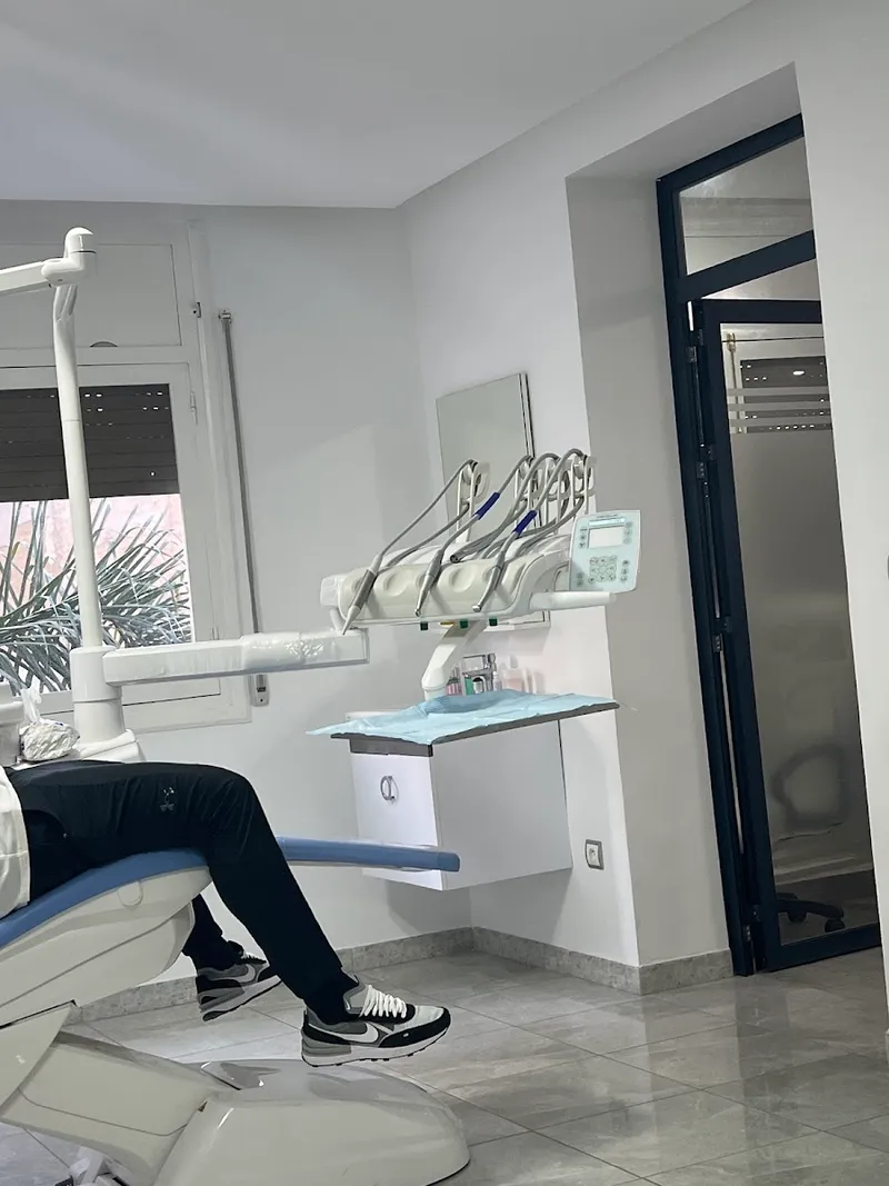 صورة 2 من Centre de Chirurgie Dentaire Dr. Mohamed Talbi Chirurgien Dentiste