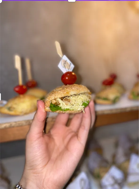 صورة 4 من Patisserie Golden Hands