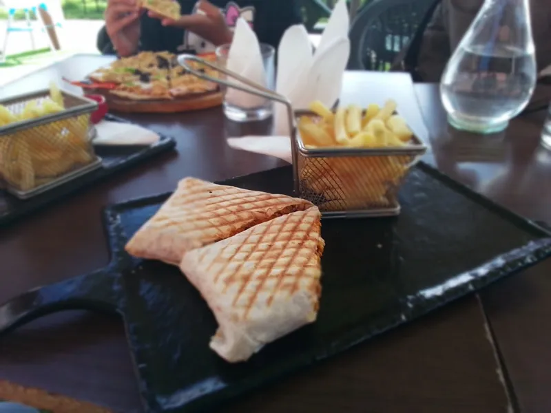 O2 ICE : Café, Restaurant, Shop, Parc des Jeux, Terrains de Sport & Piscine photo 3