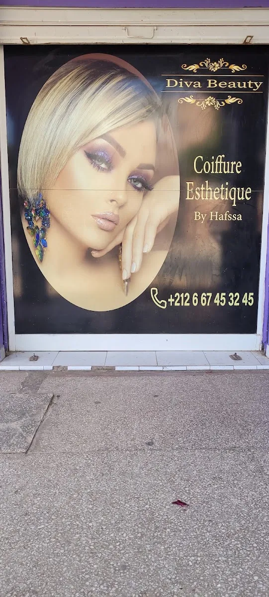 صورة 2 من جميع انواع العطر والمكياج