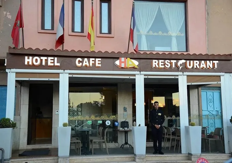 Hôtel Al Amal : Café & Restaurant photo 1