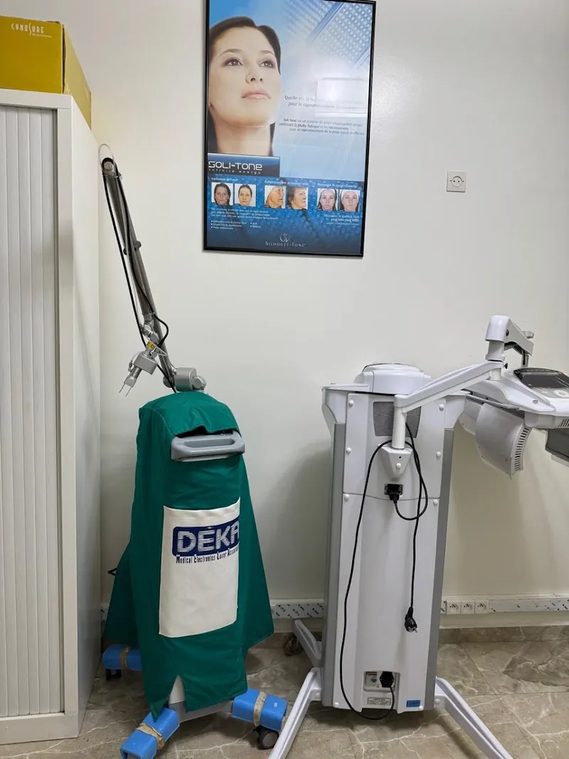 صورة 2 من Cabinet Médical Dr Amina Hmamouche (Médecine générale, Dermatologie intérventionnelle, Médecine ésthétique, Laser épilatoire, Laser à visée ésthétique ...)