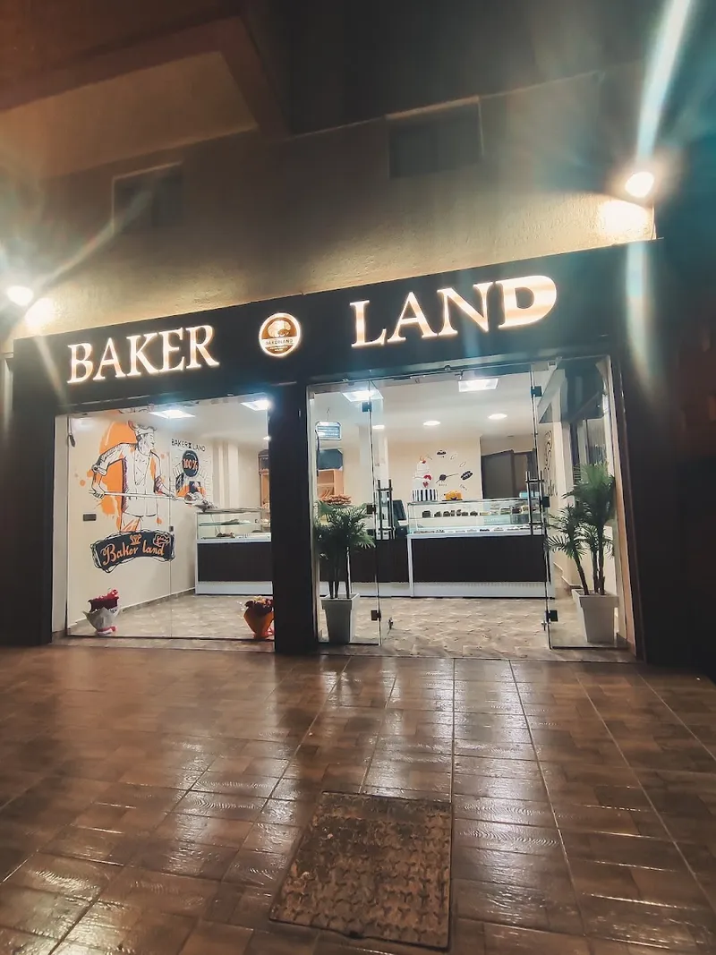 Photo 1 de Baker Land