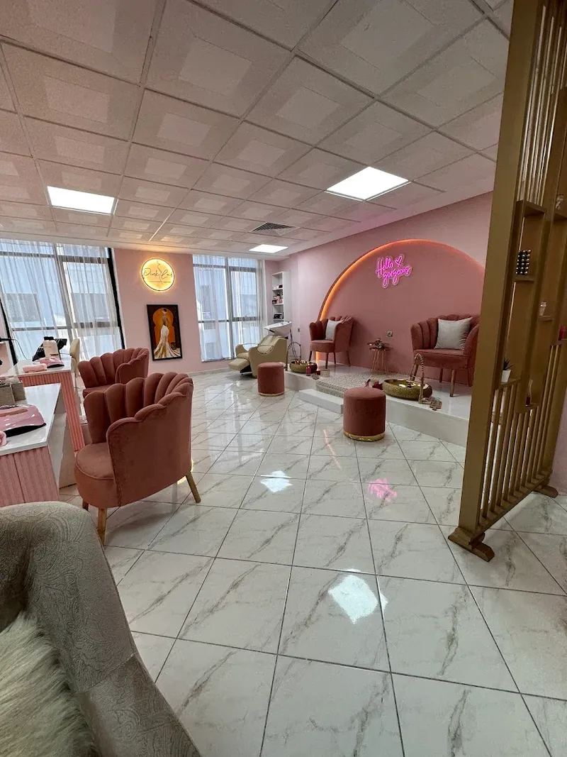 صورة 2 من Pink Lab salon de coiffure kenitra - nail bar kenitra