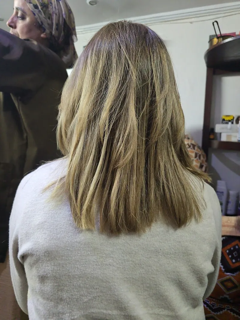 Photo 2 de Salon Tamouziga – Salon de Coiffure & Beauté Femme à Essaouira (Kératine, Épilation, Ongles, Soin du Visage, Henna Tattoo)