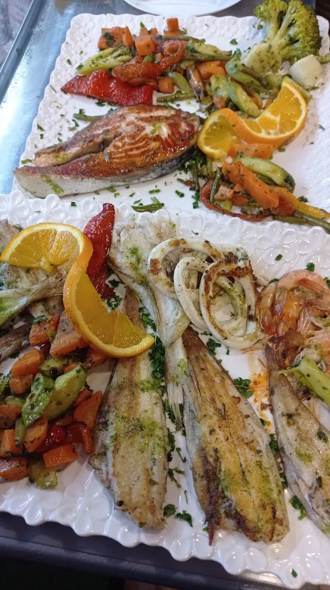 صورة 3 من Adnan Fish Restaurant 2