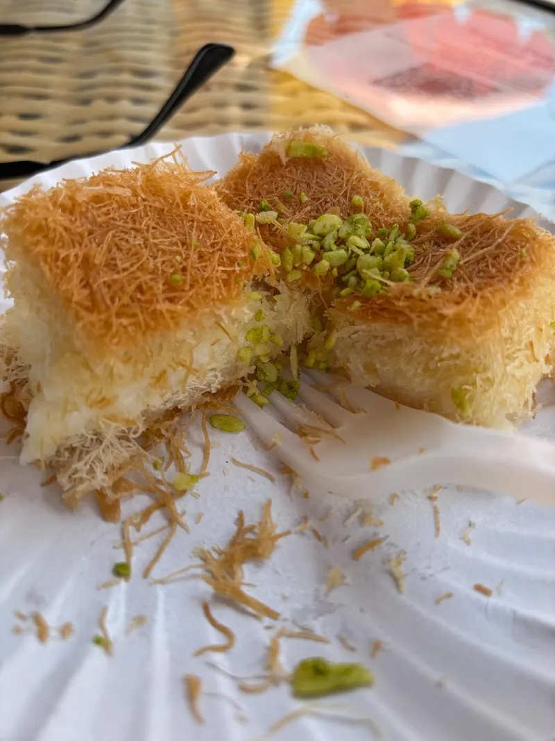 Fatiratti sarlau Syrien desserts photo 3