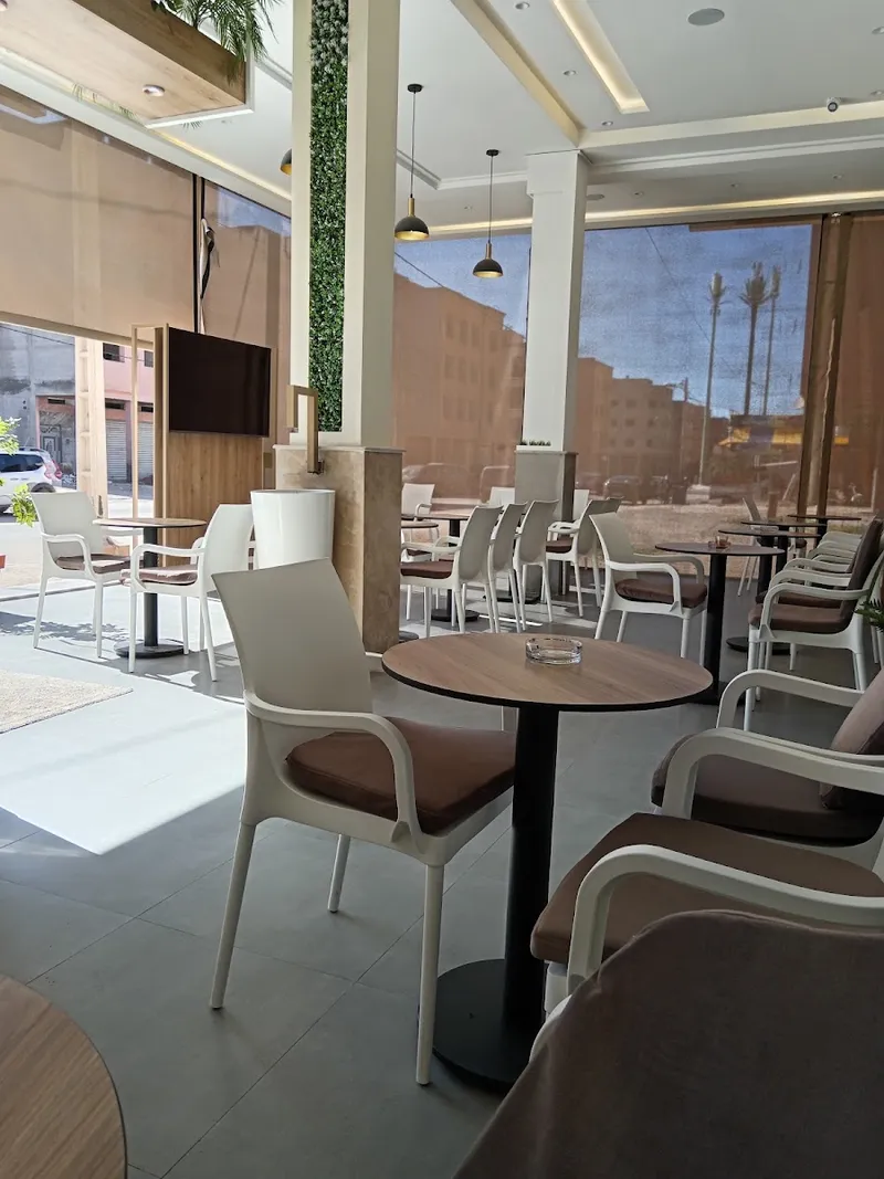 صورة 1 من Café Cinq Cinq