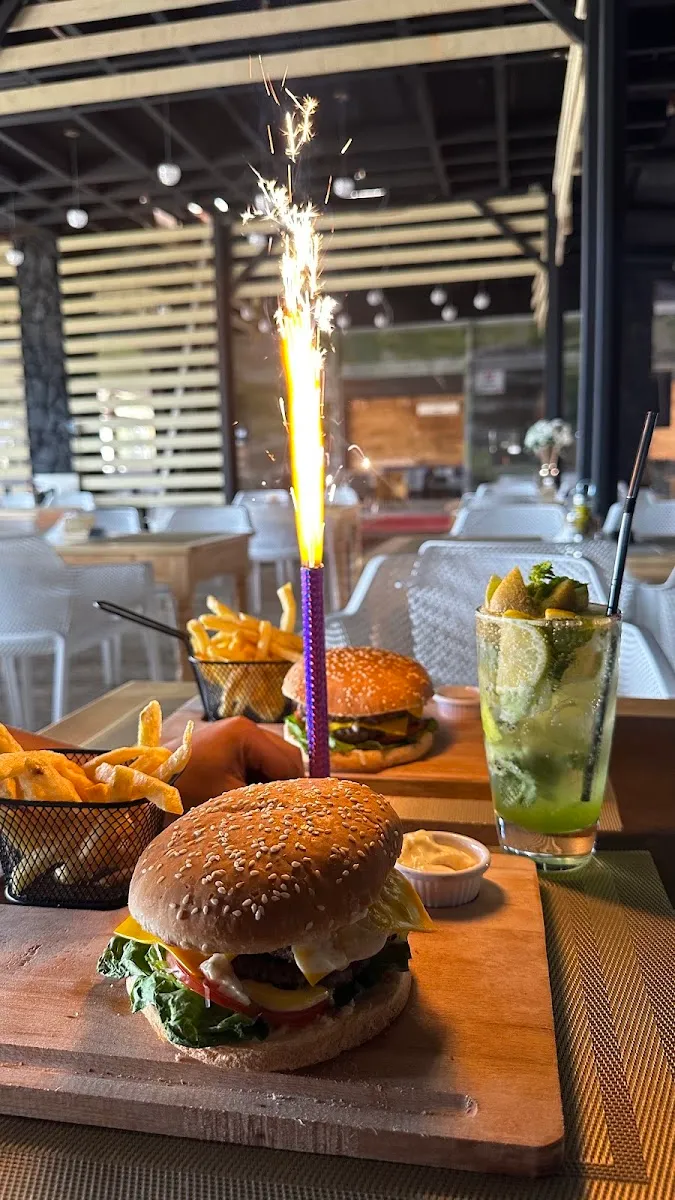 Photo 1 de Café & Restaurant Amira