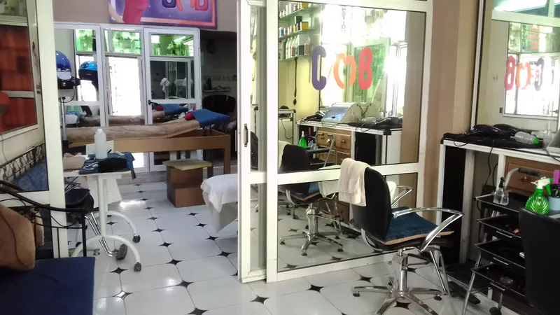 Photo 2 de Coiffeur Houda el hatri
