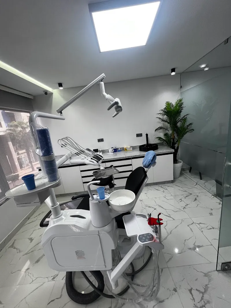 Centre dentaire ANDALUCIA : Dr Abbaoui Mouad photo 1