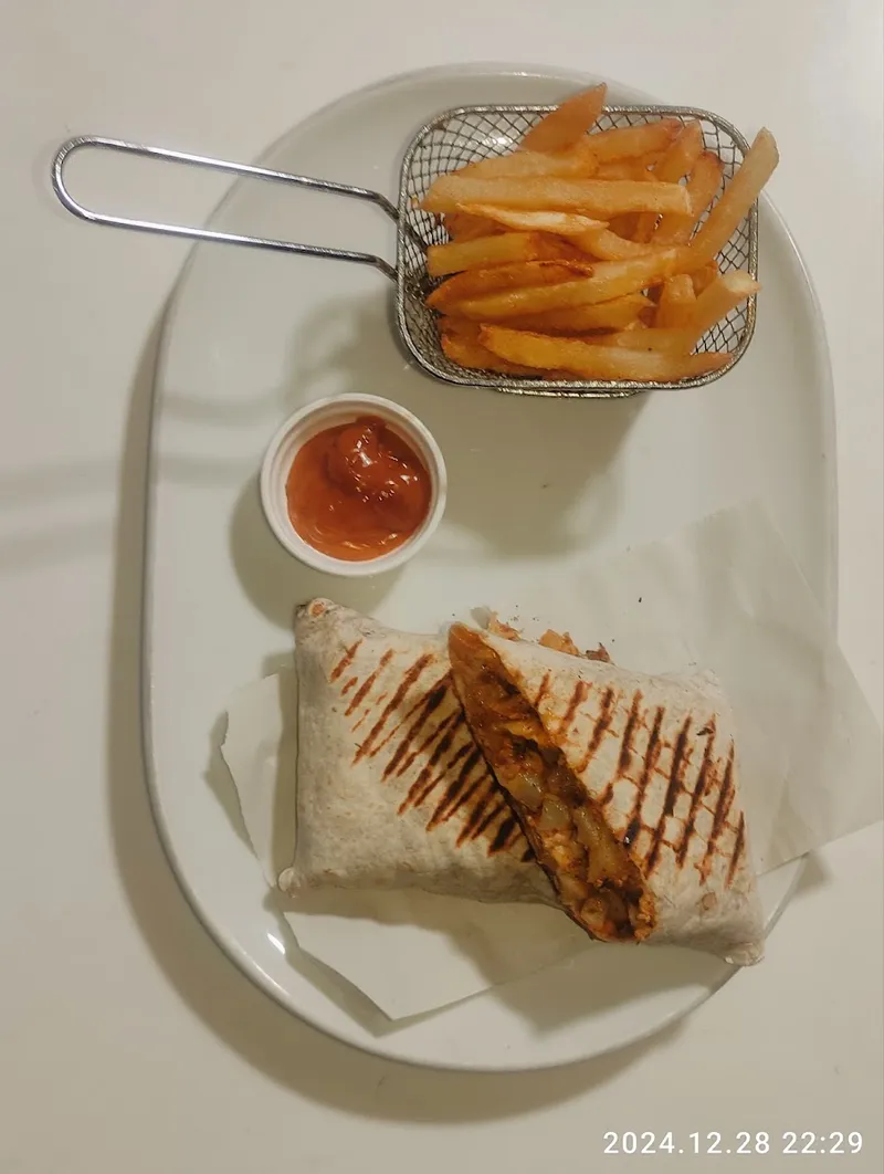 Photo 3 de مطعم المنارة 🔥🍔🍟