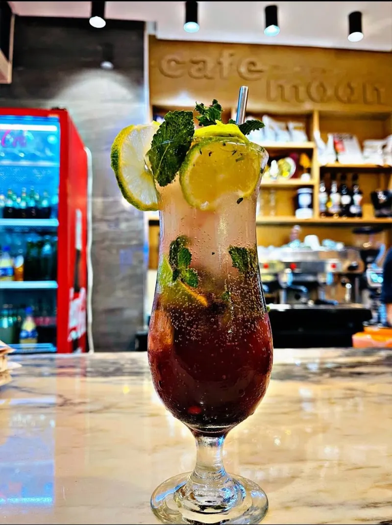 صورة 2 من Café Moon