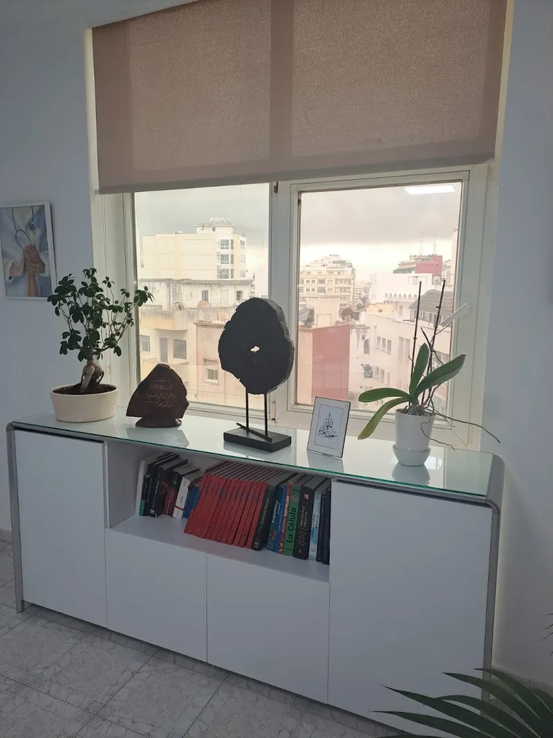 صورة 1 من Cabinet médical Dr Yasmina SKIREDJ, Onco- Hématologue Tanger أمراض وسرطان الدم طنجة