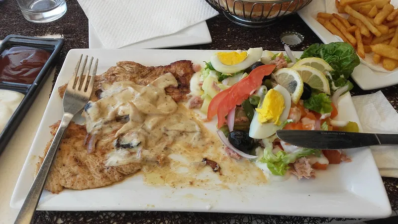 صورة 1 من L'insolite : Café, Restaurant, Boulangerie & Pâtisserie