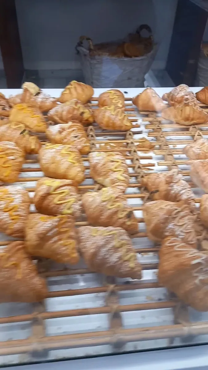 La Bûche Rouge : Boulangerie & Pâtisserie photo 2