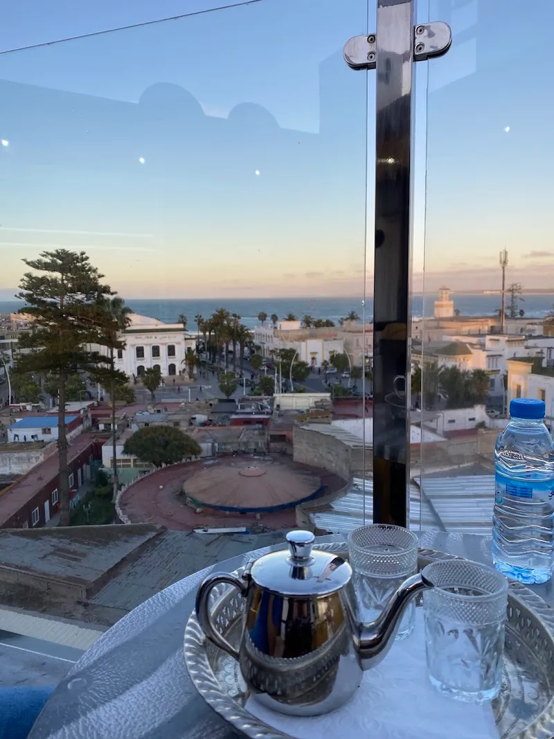 صورة 4 من Hotel La Place