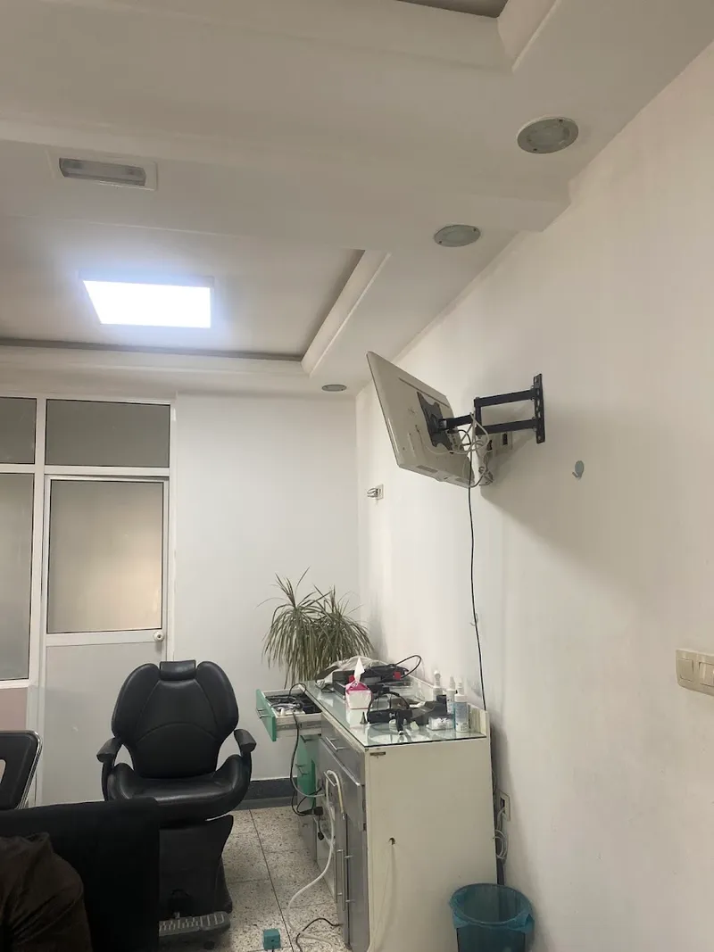Photo 2 de الدكتور محمد معمري الأنف والأذن والحنجرة