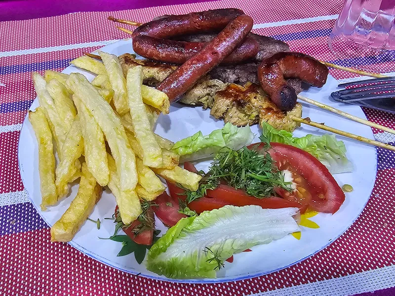 صورة 4 من L'Assiette d'Or : Café, Restaurant & Pizzeria