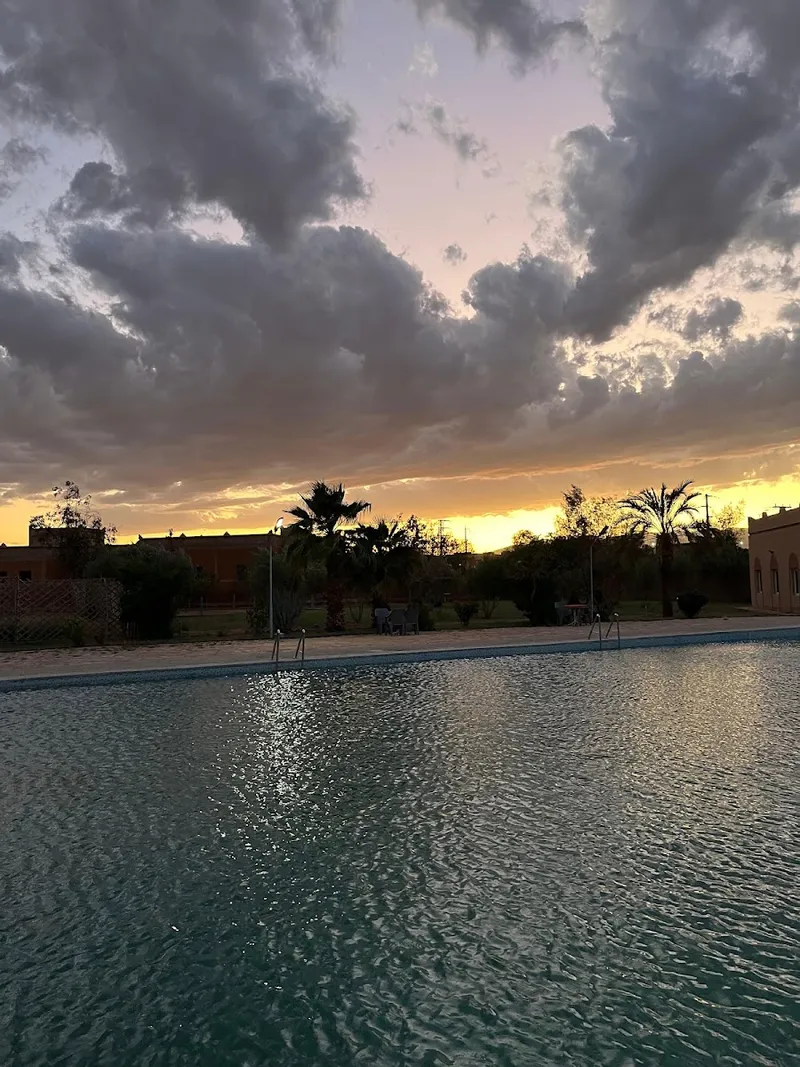 صورة 1 من Complexe Royal : Café, Restaurant & Piscine