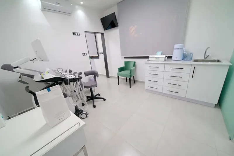Dr AKHSAY Rachid gynécologue obstétricien et senologue BENIMELLAL طبيب امراض النساء والتوليد وامراض الثدي الدكتور اخساي رشيد photo 2