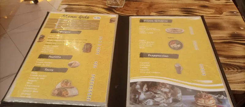 Photo 2 de Amirat Cham Restaurant