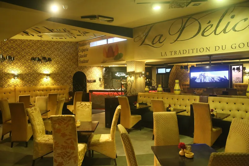 Dom's Café photo 3