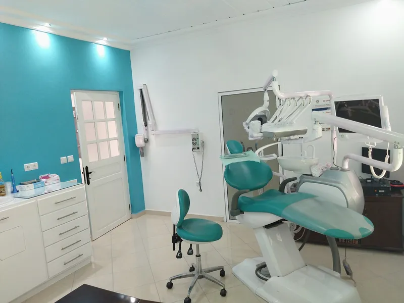 صورة 4 من Centre Dentaire LARGOU