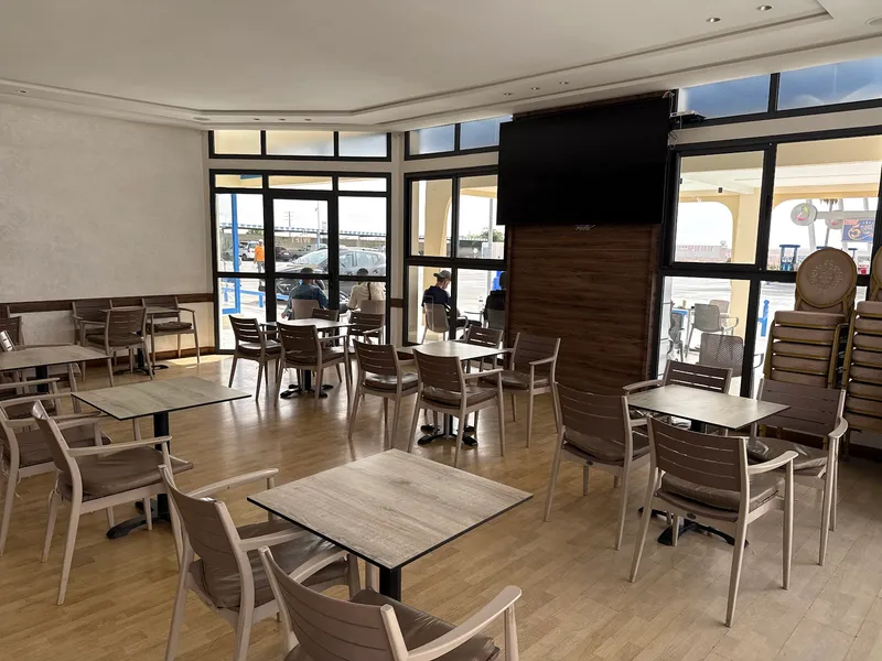 صورة 1 من Complexe Al Aobour : Café, Restaurant, Boucherie & Grillade