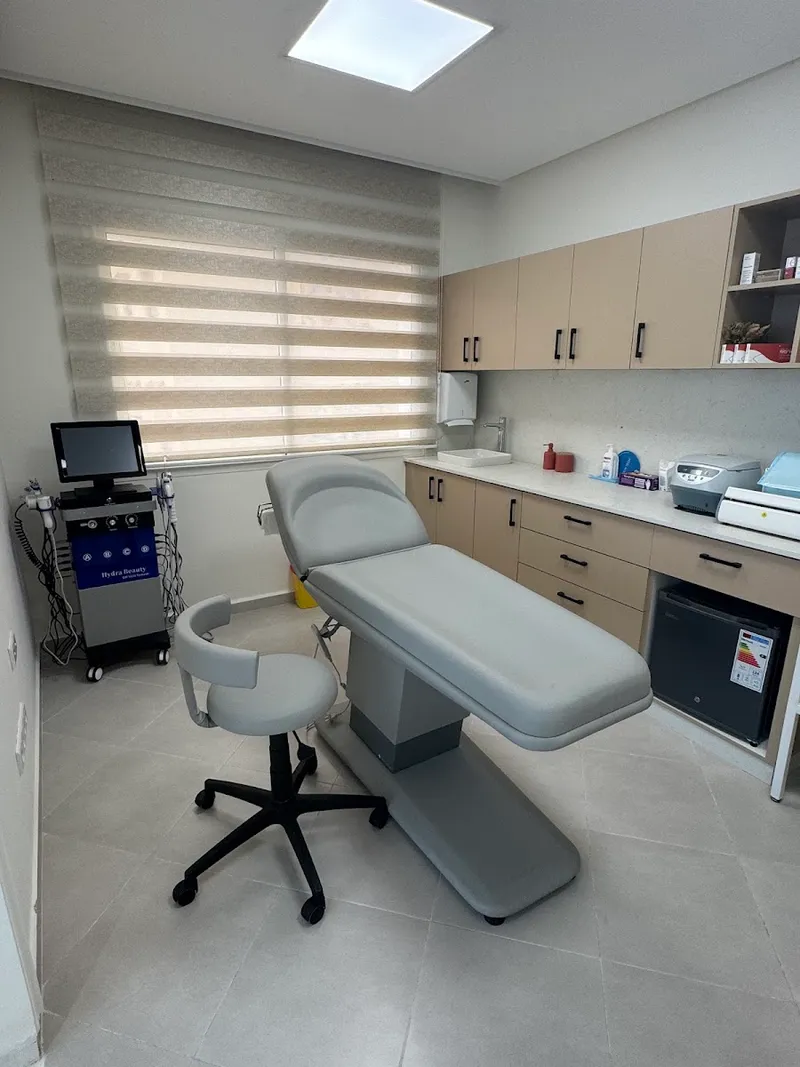 Dr Lina Benchekroun - Dermatologue Rabat photo 1