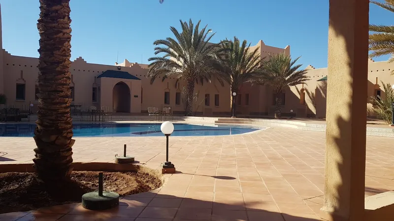 صورة 1 من Hôtel Meski : Café, Restaurant & Piscine