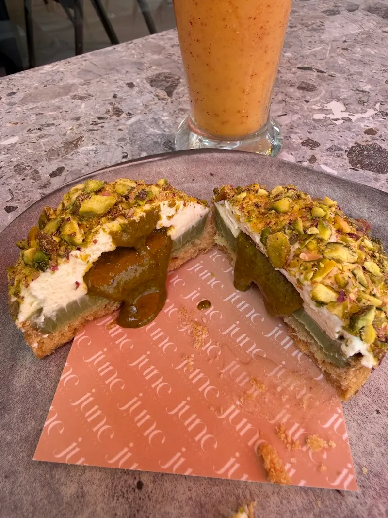 صورة 3 من June Restaurant