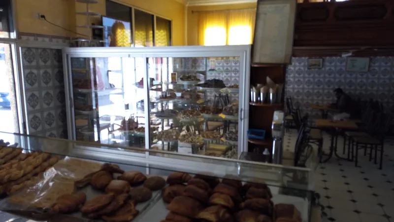 صورة 2 من El Youssoufia : Café & Pâtisserie