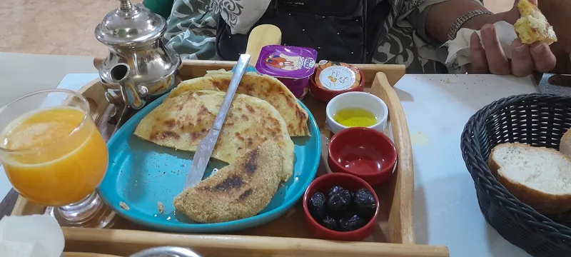 صورة 1 من resterant les amis/مطعم الاصدقاء