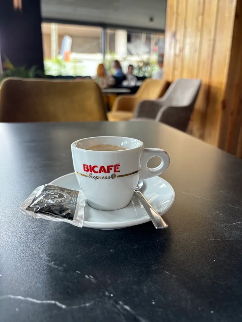 LA FABBRICA Café Restaurant & Pâtisserie photo 4
