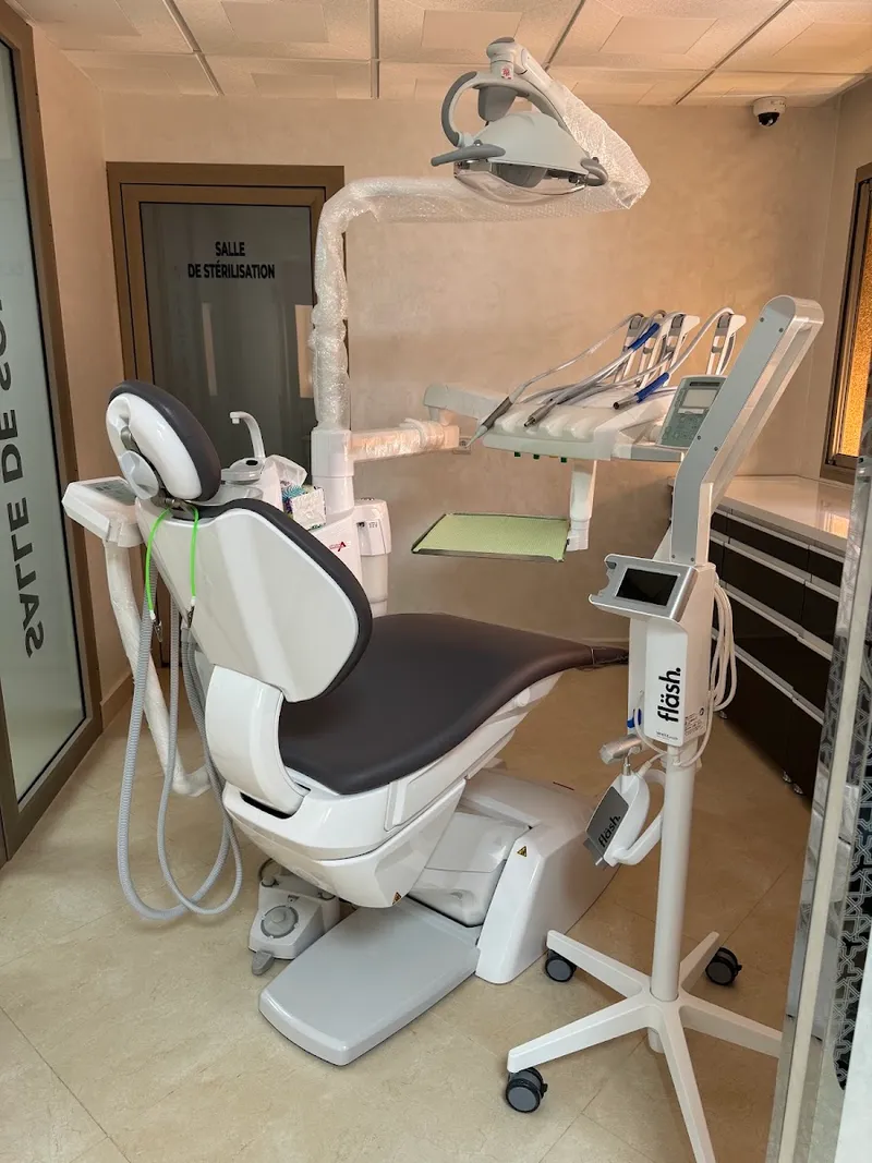 صورة 1 من Centre dentaire LE PRESTIGE مركز طب و جراحة الأسنان