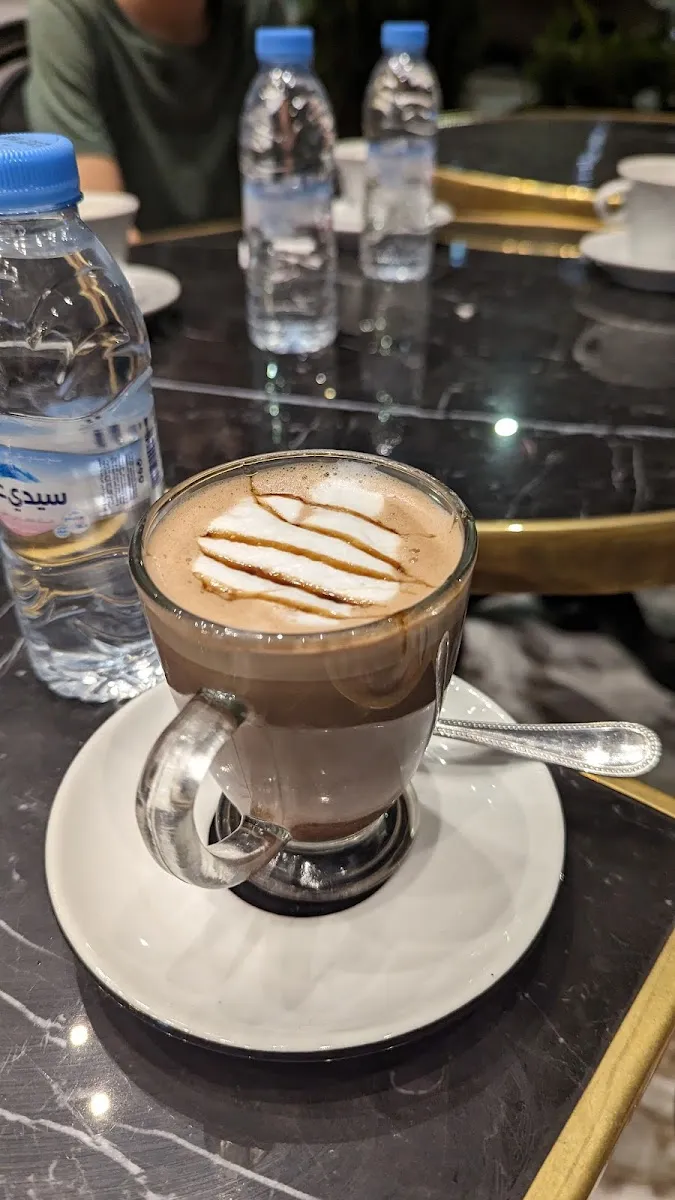 L'Artiste Academy : Café, Billard & Snooker photo 4