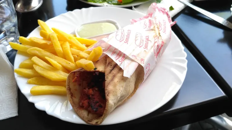 Resto مطعم باعزيزي photo 1