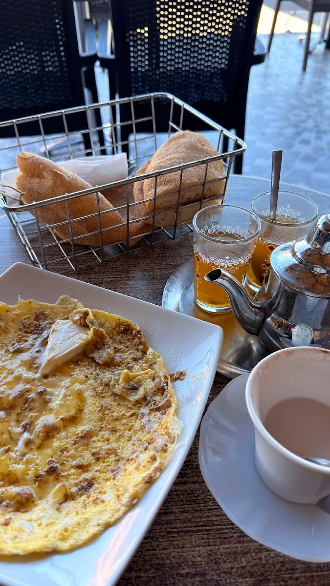 Photo 1 de Hollywood : Café & 🤗🫡 RTAAAH