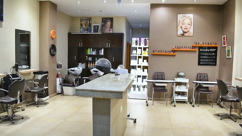 صورة 1 من Salon Paul Montana
