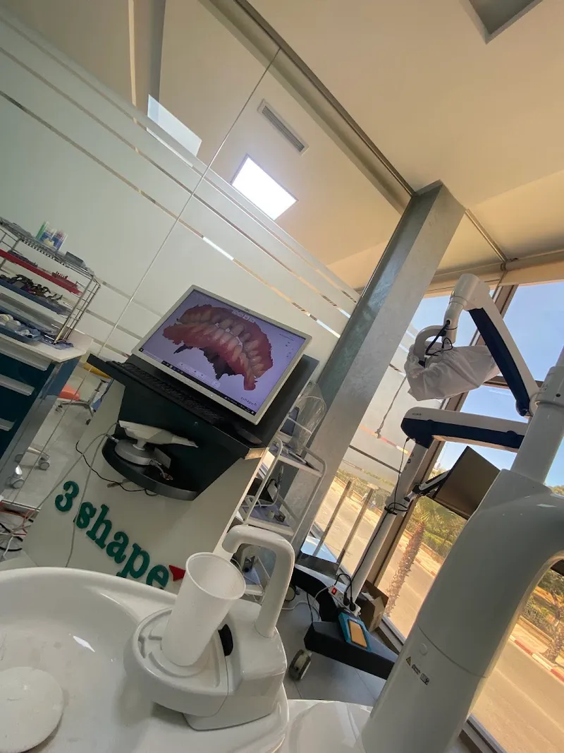 Photo 4 de Dental Clinic Lixus Smile ( Dr. Mohssine M’barki)