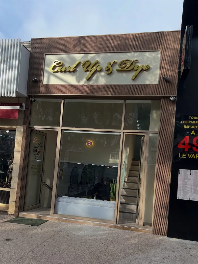 صورة 1 من Curl up & Dye salon beauty