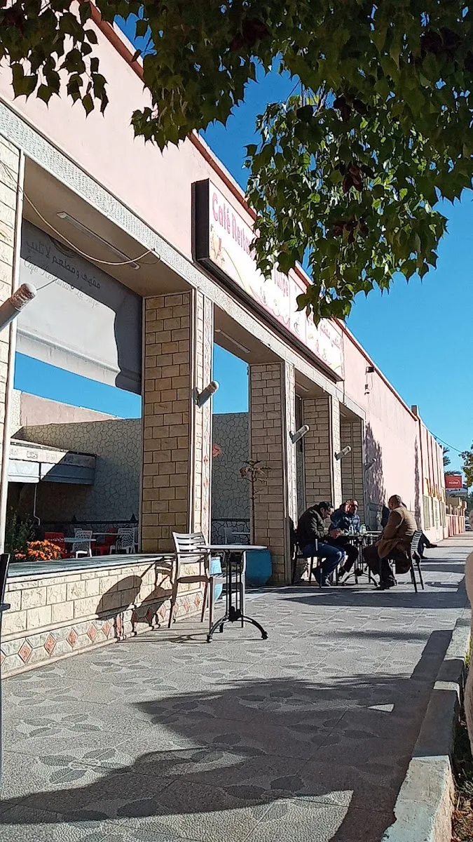 صورة 1 من La Tulipe : Café & Restaurant