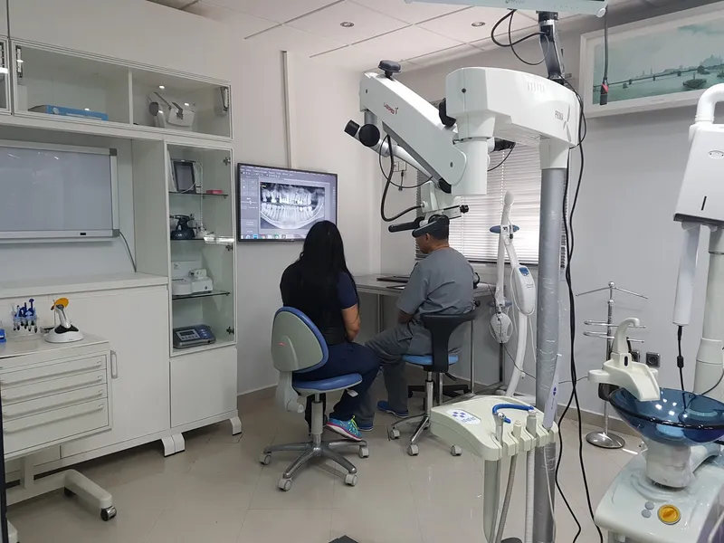 صورة 1 من SEMLALI Nazik Chirurgiens Dentistes à Agadir الدكتورة نازك السملالي طبيبة جراحة الأسنان